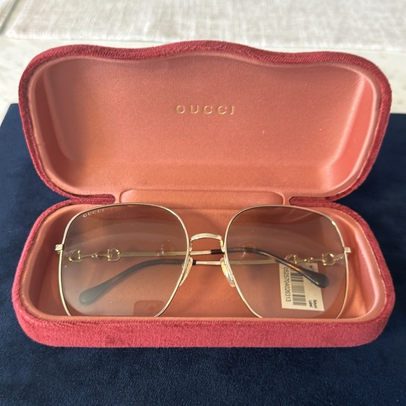 ✨✨Luxury Designer GUCCI SUNGLASSES FOR SALE !
ORIGINAL I DONT  HAVE THE RECEIPT✨ - Picture 2 of 15